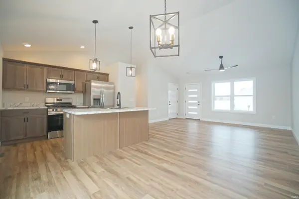 445 N Eastfield CIR, Milford, IN 46542