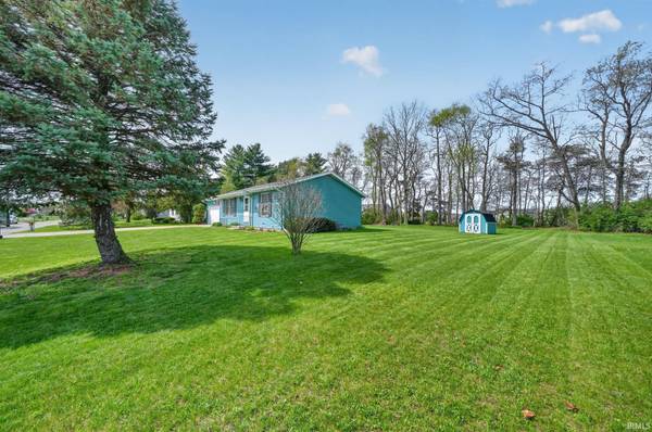 53601 Hyde Park DR, Bristol, IN 46507-9641