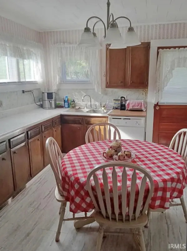 1018 W 1st ST, Bicknell, IN 47512
