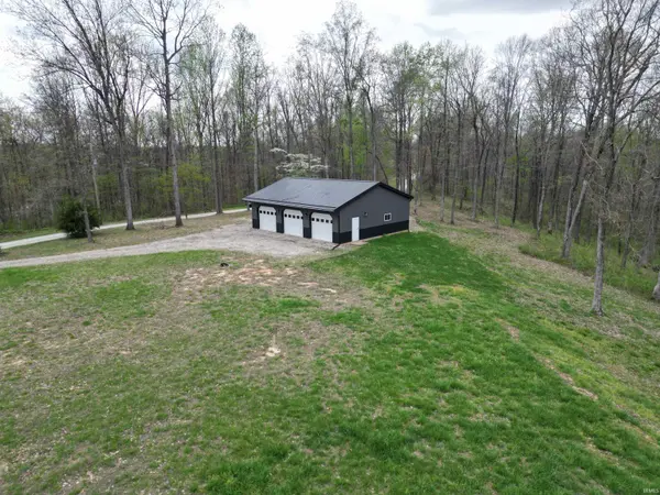 9045 E Pine Road Common, Bloomfield, IN 47424