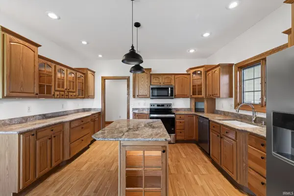 675 N Auburn Ridge DR, Linton, IN 47441