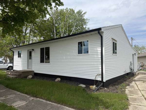 562 Roanoke RD, Kingsford Heights, IN 46346