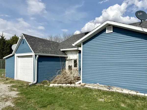 1323 E Roush ST, Young America, IN 46998-3100