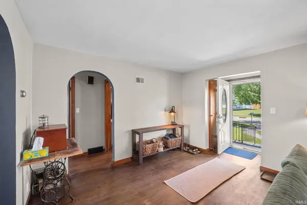 305 E 3rd ST, Brookston, IN 47923-8228