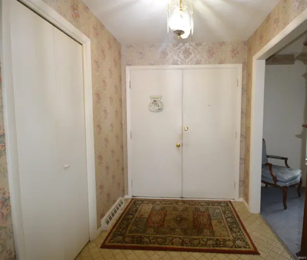 19080 Montrose DR, South Bend, IN 46614