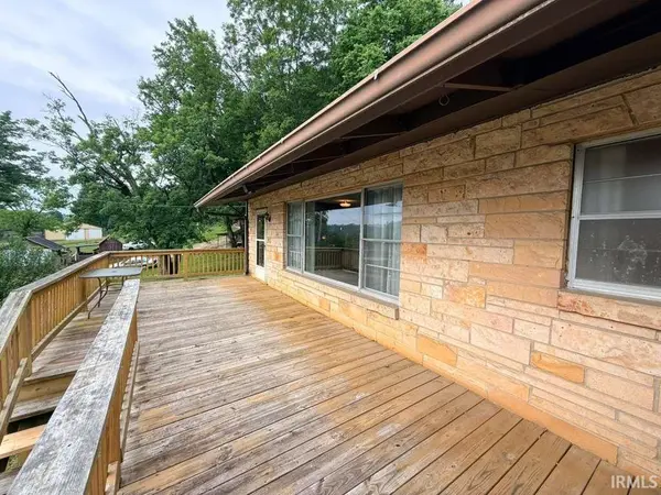 109 S Triangle RD, Paoli, IN 47454