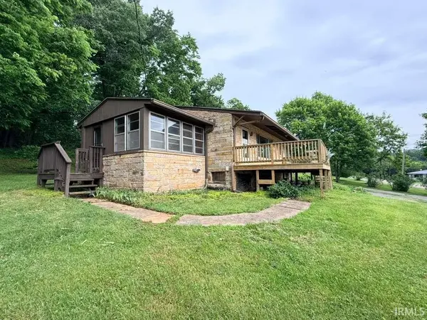 109 S Triangle RD, Paoli, IN 47454
