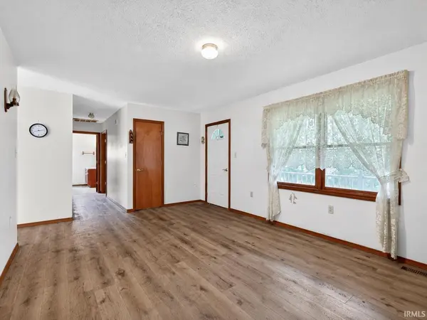 812 S 1250 E ***, Loogootee, IN 47553