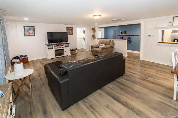 3822 Johnson RD, Boonville, IN 47601
