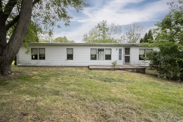 8117 S 500 E RD, Jonesboro, IN 46938-9743