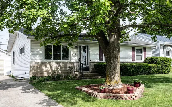 1321 Canterbury DR, South Bend, IN 46628