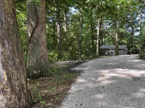 2429 Koring RD, Evansville, IN 47720-2353