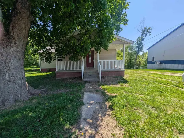 1744 Bedford RD, Washington, IN 47501-1747
