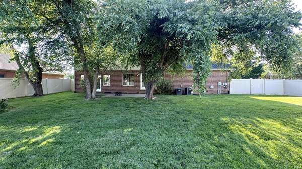 3288 Westhampton DR, Newburgh, IN 47630