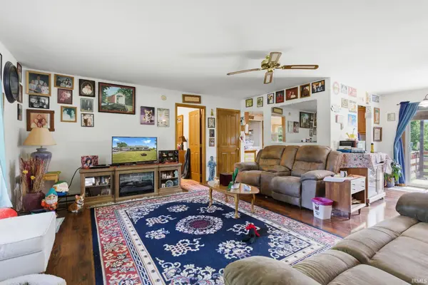 855 S 8th ST, Upland, IN 46989