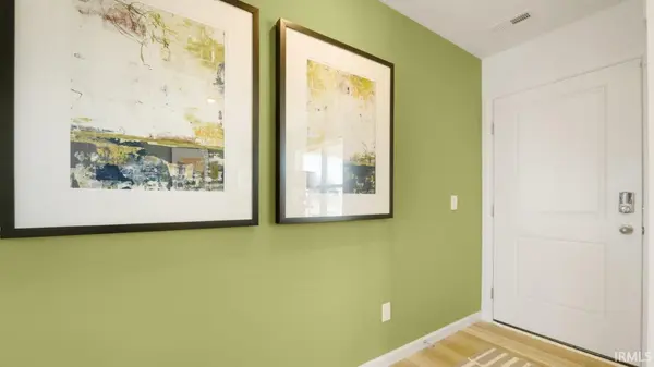 5210 Beechmont LN, New Haven, IN 46774