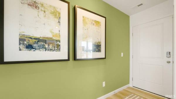 5210 Beechmont LN, New Haven, IN 46774