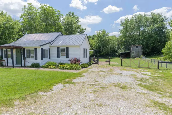 405 E Warrick ST, Owensville, IN 47665