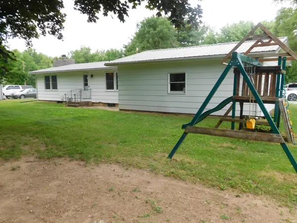 7531 W Crystal Lake RD, Warsaw, IN 46580