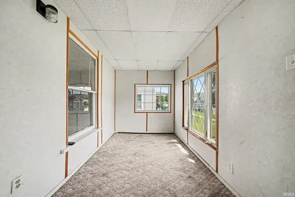 138 W Broadway ST, Mishawaka, IN 46545-6135