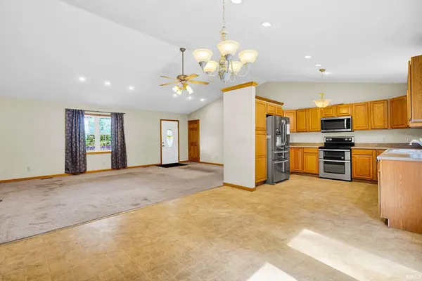 305 Candlelight LN, Oolitic, IN 47451