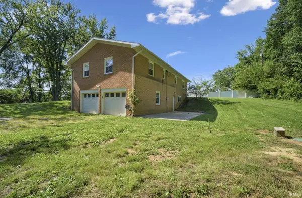 3300 Maple LN, Newburgh, IN 47630