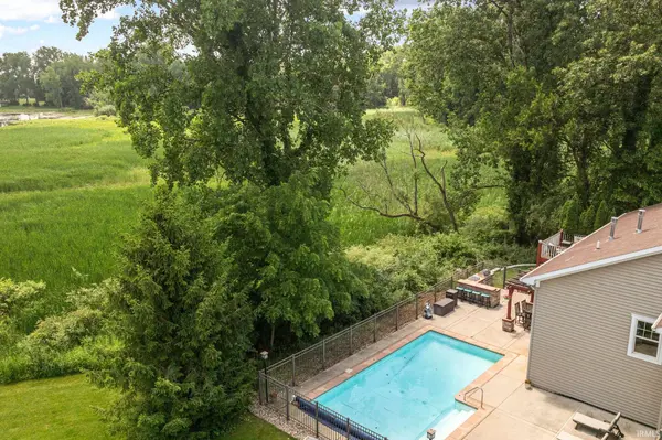 16292 Norwood LN, Goshen, IN 46526-7351
