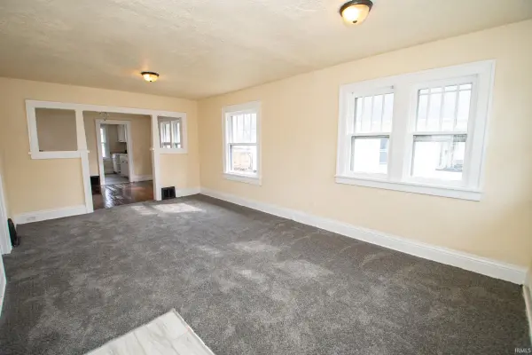 809 E Fairview AVE, South Bend, IN 46614