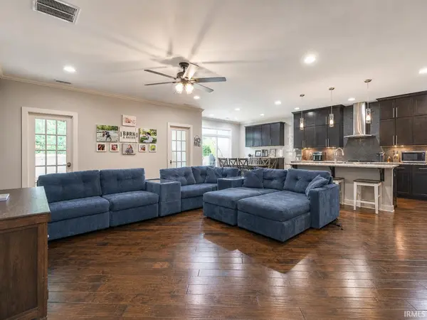7737 Tavalon DR, Evansville, IN 47715-2926