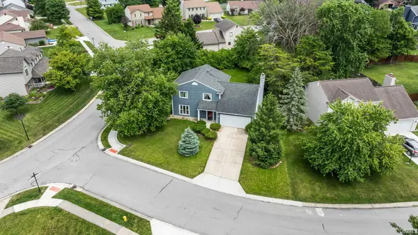 10028 Hidden Meadows PL, Fort Wayne, IN 46825