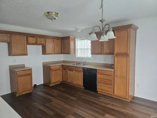 616 Rocky Meadow DR, Greenwood, IN 46143-7767