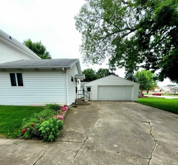 126 W Walnut ST, Flora, IN 46929