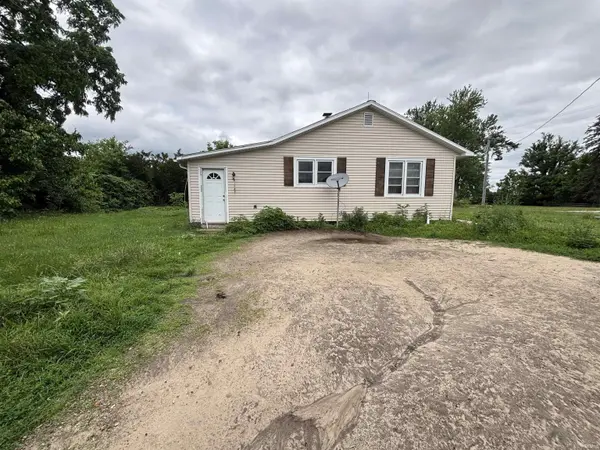 18725 Linden RD, Argos, IN 46501
