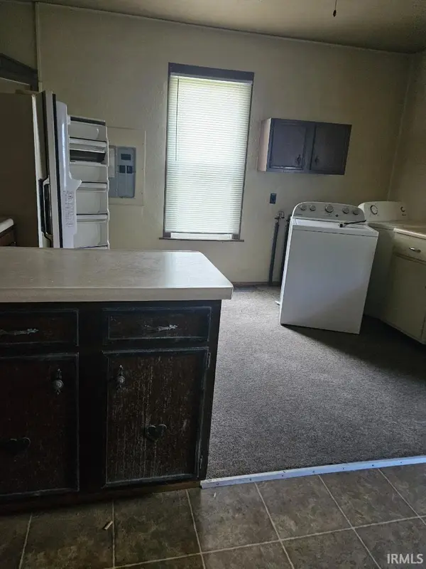 319 W Vine ST, Mitchell, IN 47446