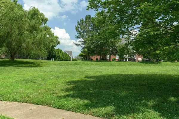 2200 Pebble Beach DR, Newburgh, IN 47630