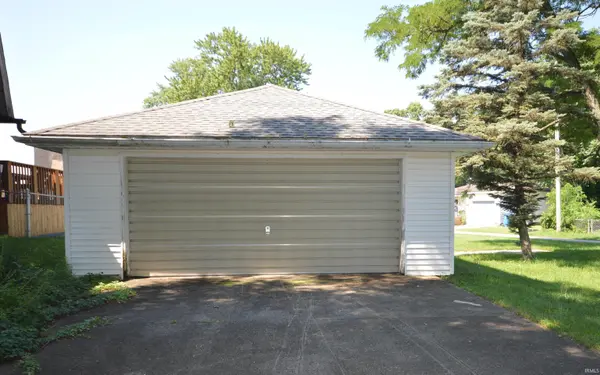 11155 E Pottawatomie TRL, Walkerton, IN 46574
