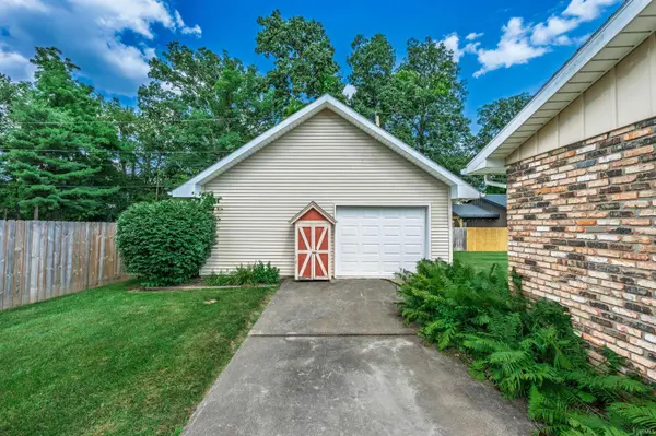 935 S Westchester Park DR, Yorktown, IN 47396