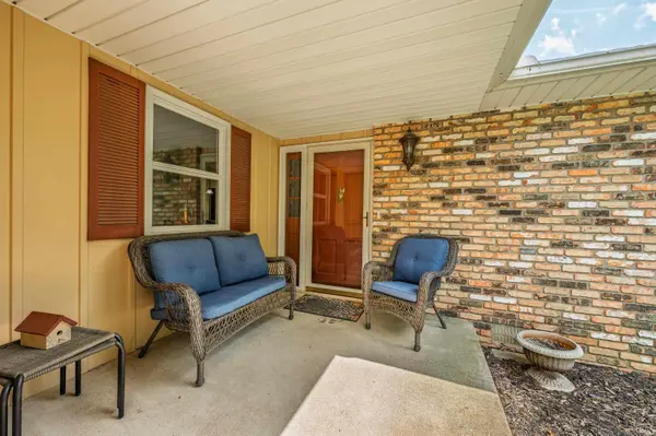 935 S Westchester Park DR, Yorktown, IN 47396