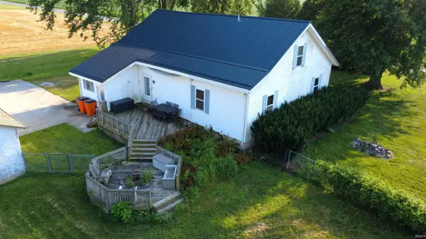 13757 S County Road 700 E ***, Galveston, IN 46932-9006