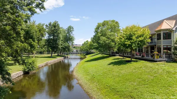 526 Kamm Island PL #12, Mishawaka, IN 46544-1250