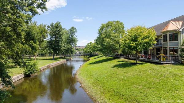 526 Kamm Island PL #12, Mishawaka, IN 46544-1250
