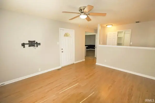 2899 Terri LN, Newburgh, IN 47630