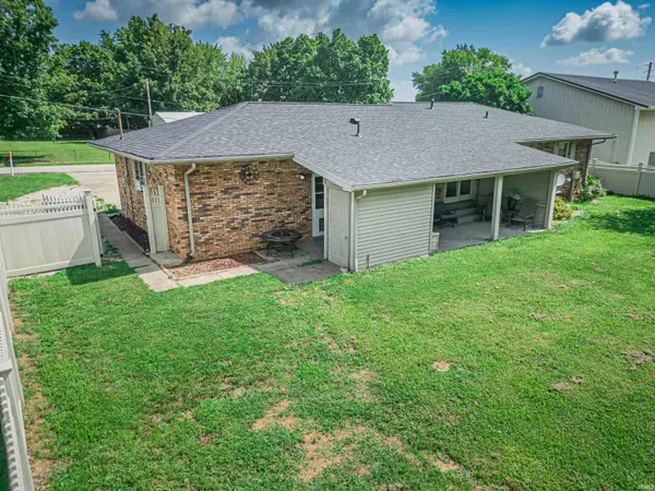 7013 Briar Ridge RD, Wadesville, IN 47638