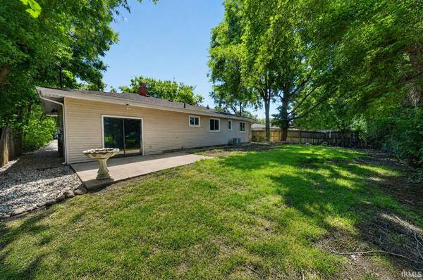 1037 N Twyckenham DR, South Bend, IN 46617-1633