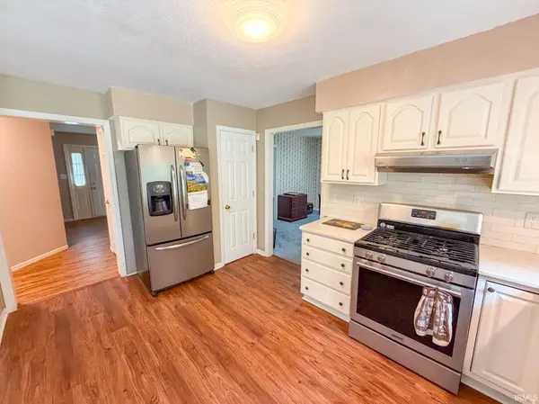 50675 Yorkview DR, Granger, IN 46530