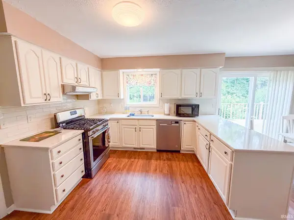 50675 Yorkview DR, Granger, IN 46530