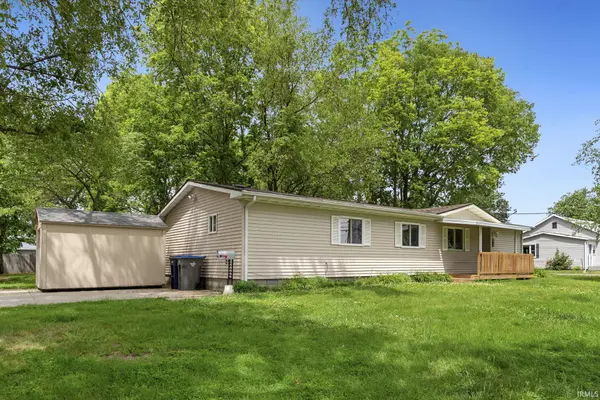 1047 E Smith ST, Warsaw, IN 46580-4612