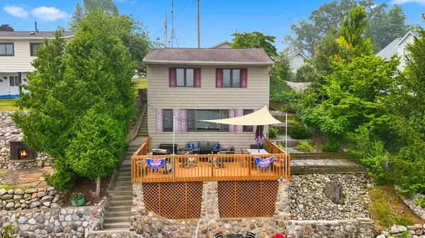235 Lane 221B Hamilton Lk ***, Hamilton, IN 46742