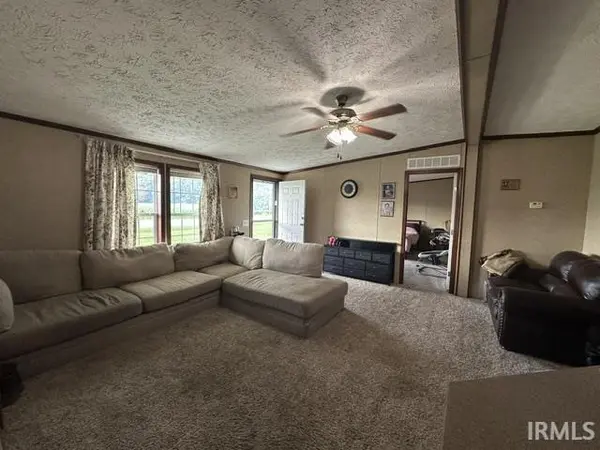 6122 State Road 60 W RD, Mitchell, IN 47446