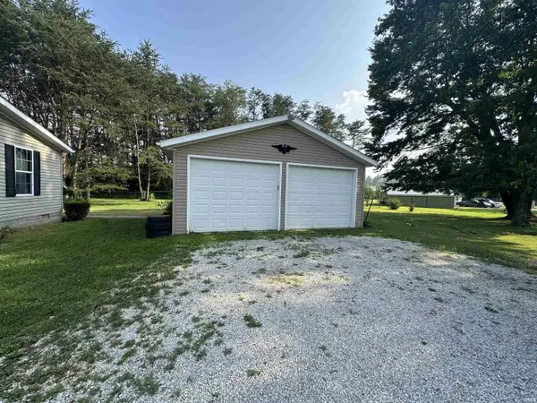 6122 State Road 60 W RD, Mitchell, IN 47446